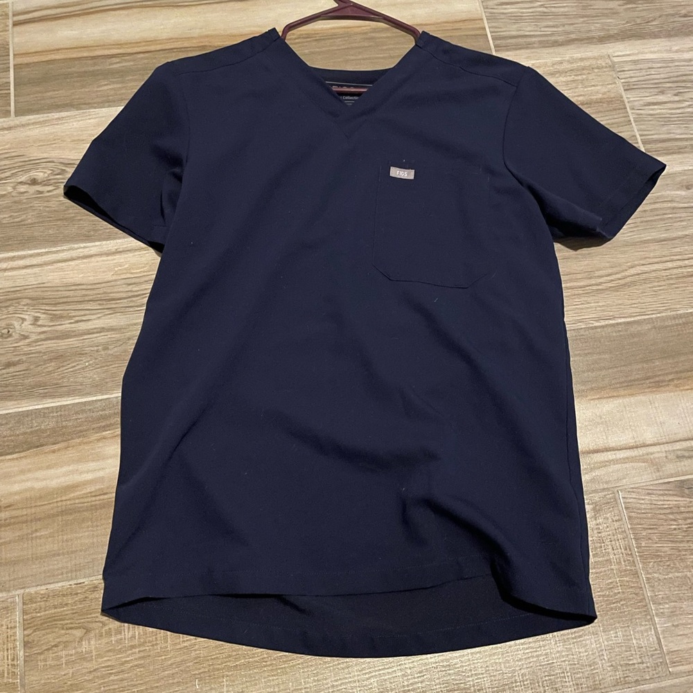 Figs navy blue scrubs! Single scrub top and jogger bottoms. Size small.